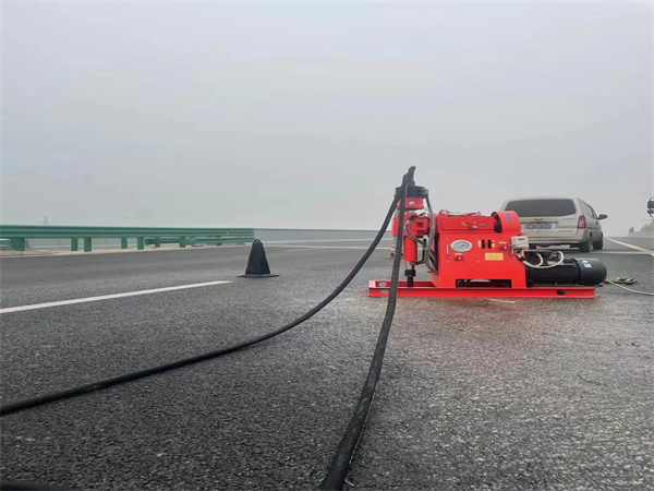 东宁马路路基路面开裂下沉注浆加固灌浆